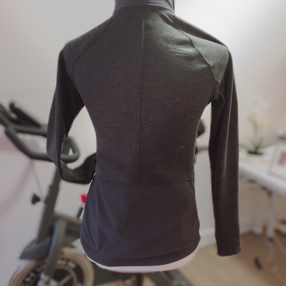Northface base layer running jacket - Picture 6 of 6